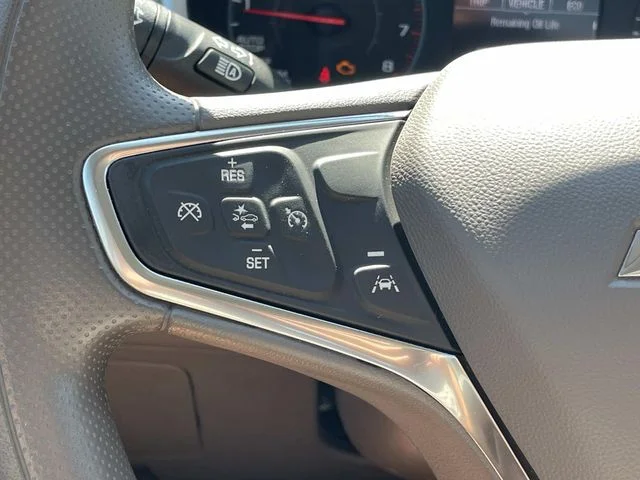 Used 2025 White Chevrolet LT image 14