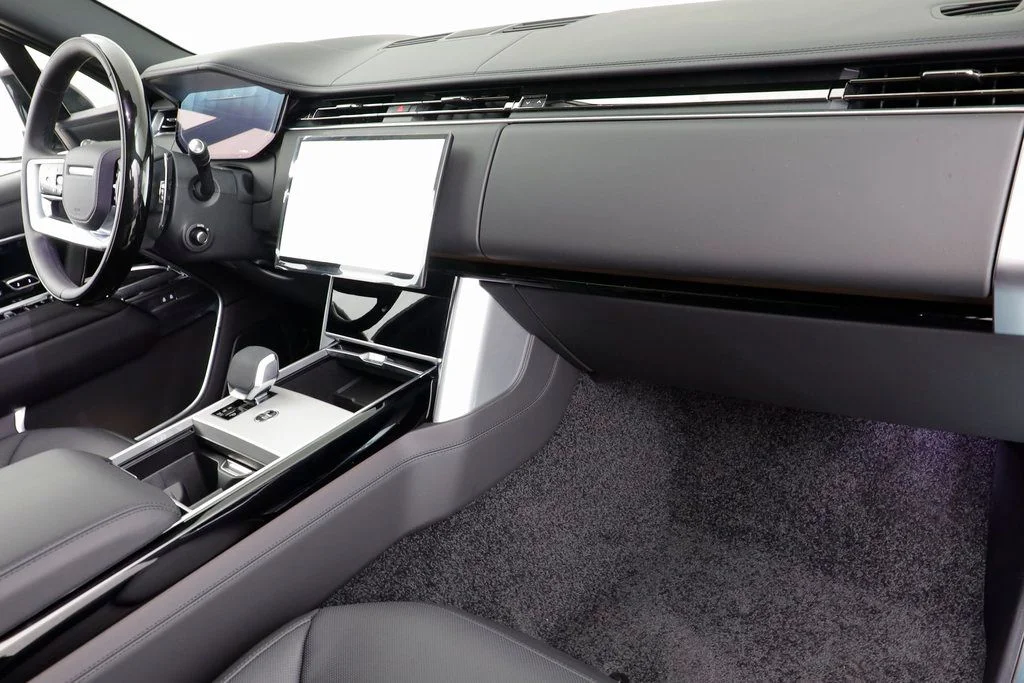 New 2025 Black Land Rover SE LWB 7 Passenger image 22