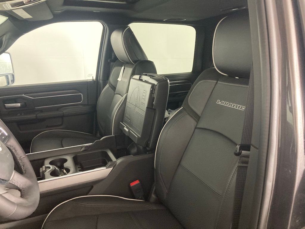 New 2026 Granite Crystal Metallic Clear-Coat Exterior Paint RAM Laramie image 12