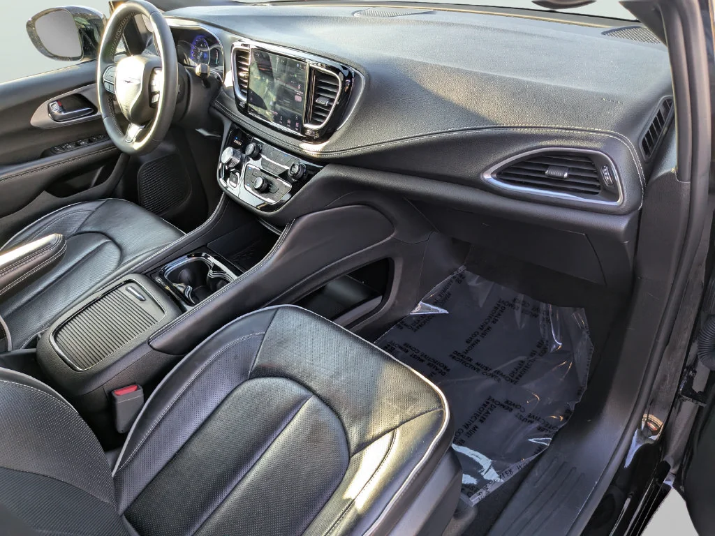 Used 2025 Black Chrysler Limited image 13