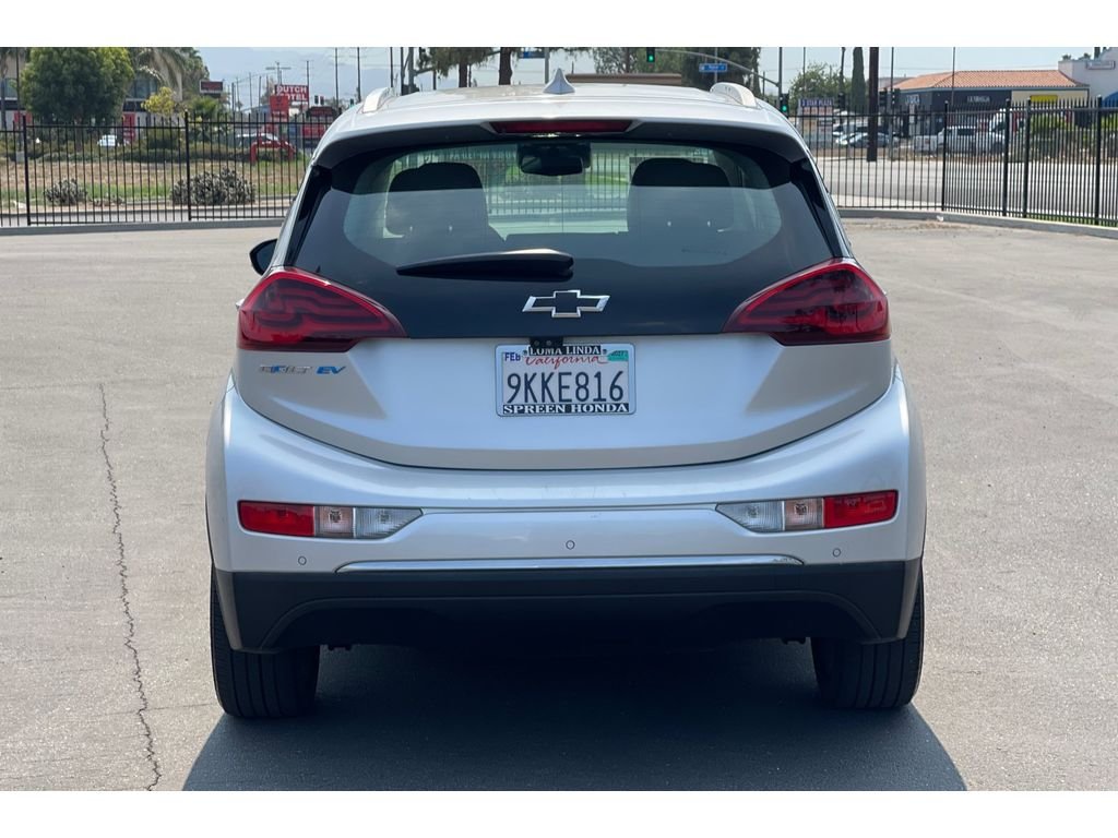 Used 2017 Silver Ice Metallic Chevrolet Premier image 4