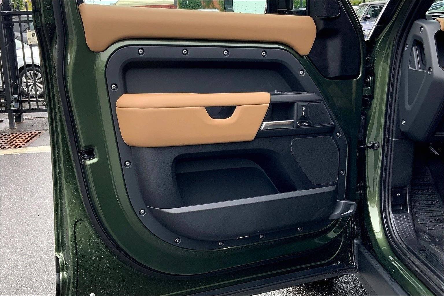New 2026 Woolstone Green Land Rover X-Dynamic SE image 10