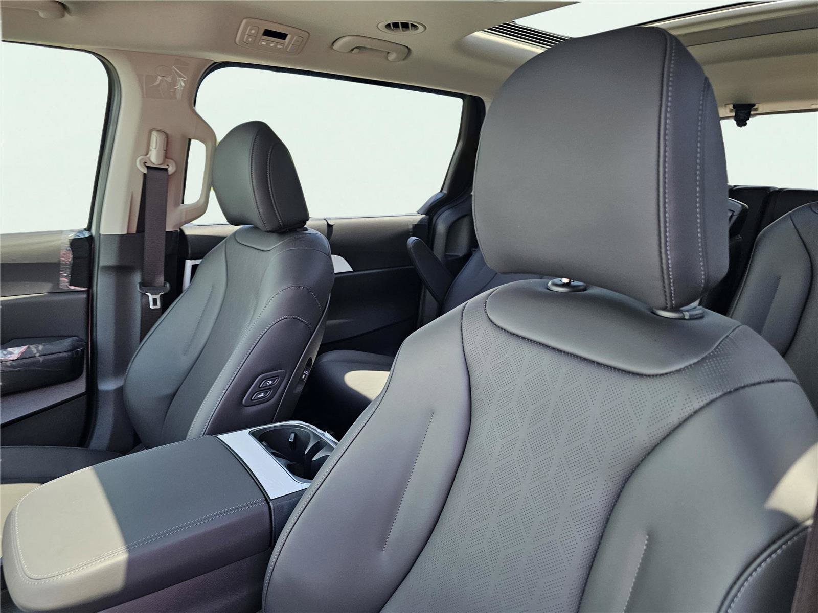 New 2026 Ivory Silver Kia SX image 18