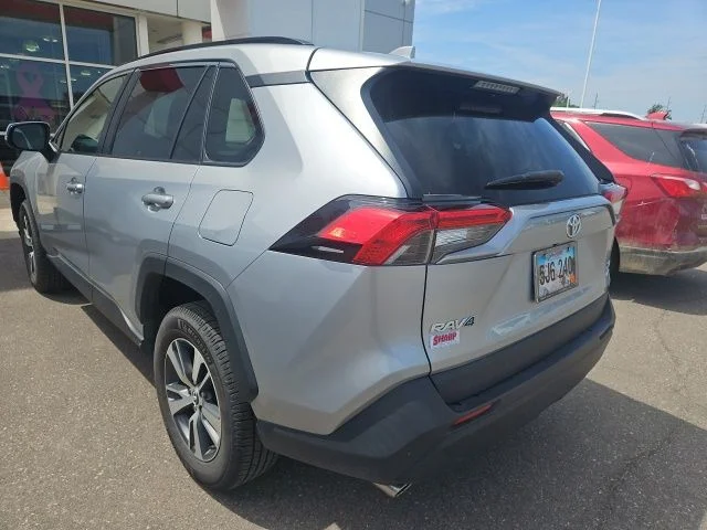 Used 2022 Silver Toyota XLE image 3