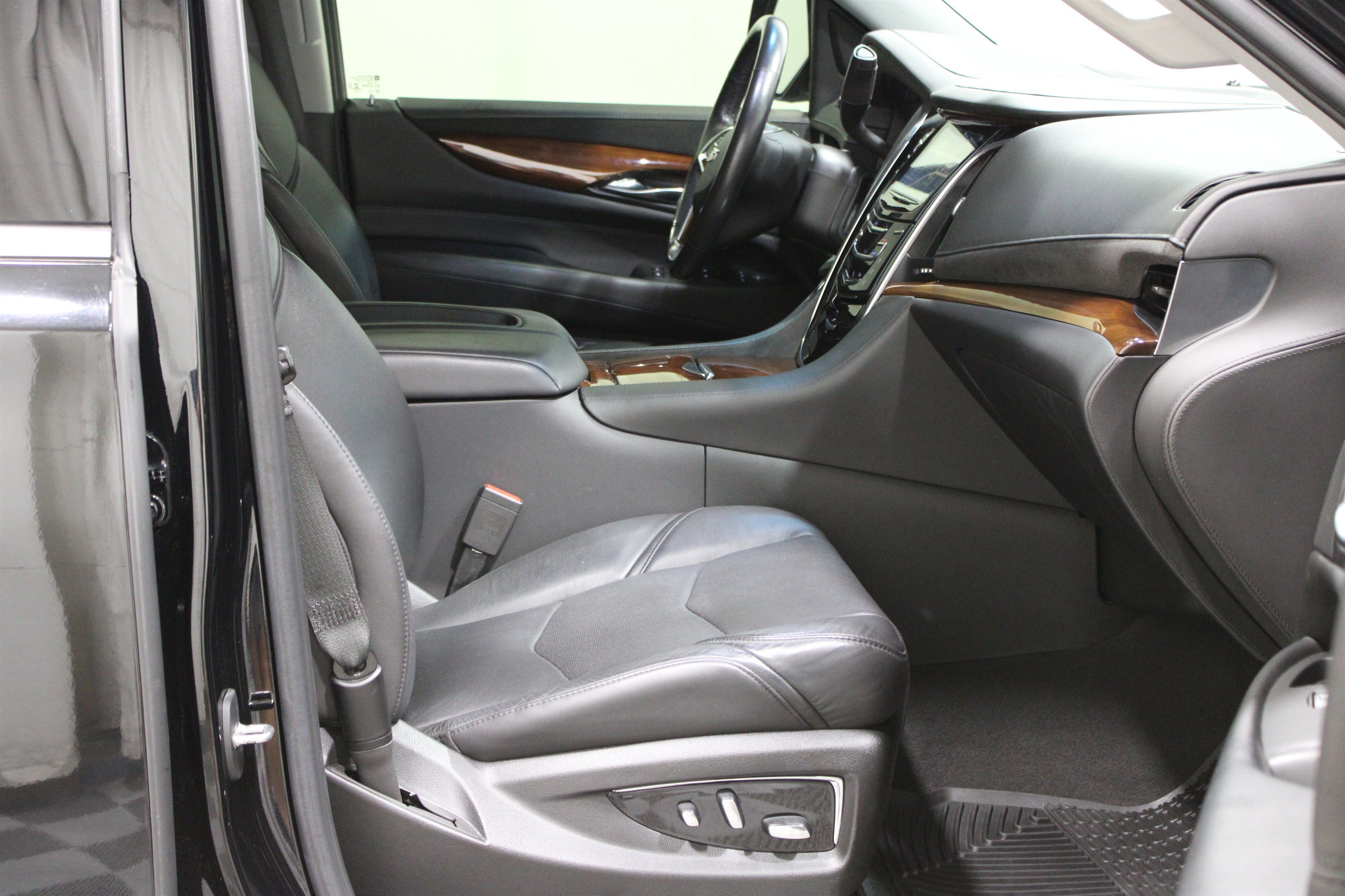 Used 2019 Black Raven Cadillac Luxury image 37