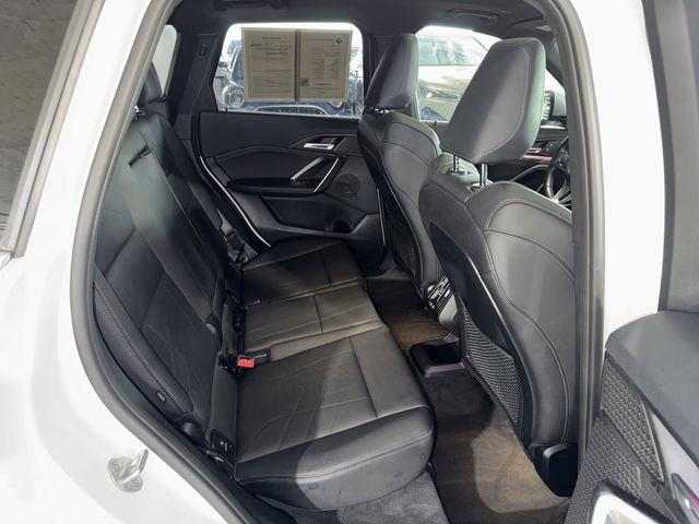Used 2023 White Metallic BMW xDrive28i image 12