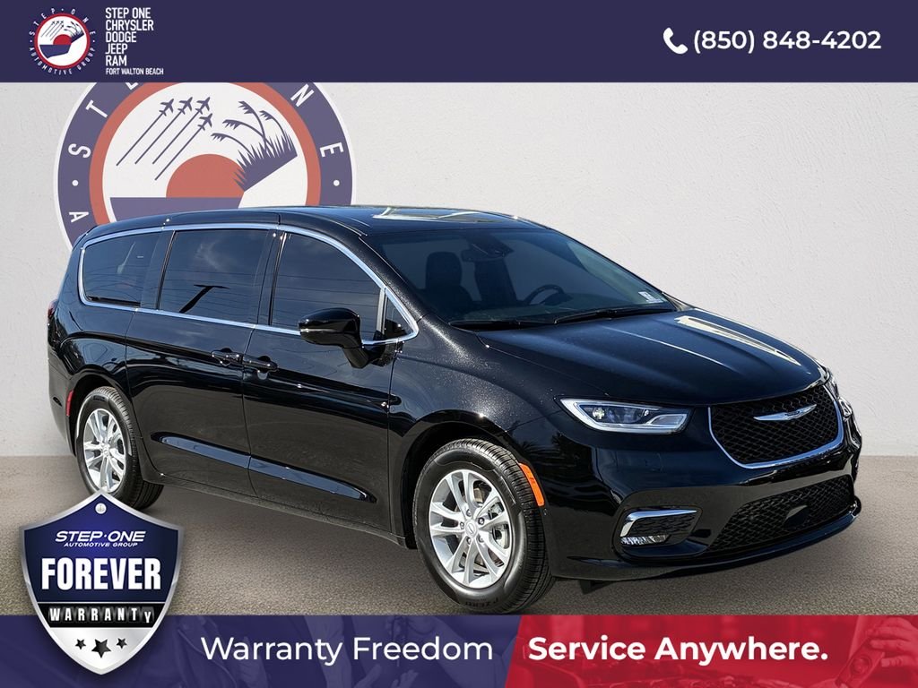 2026 Chrysler Pacifica Select's photo