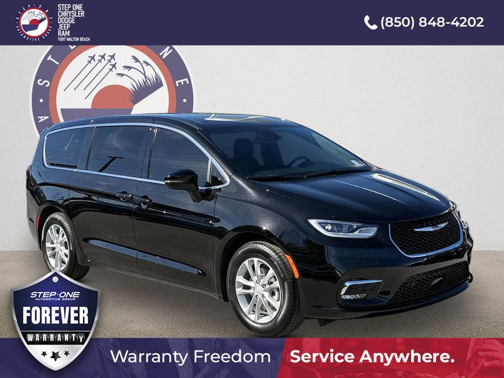 2026 Chrysler Pacifica Select's photo