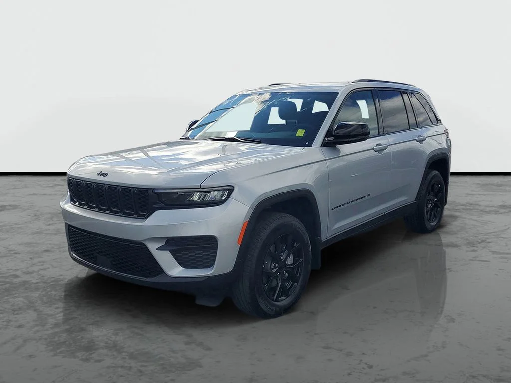 New 2025 Silver Zynith Exterior Paint Jeep Altitude image 5