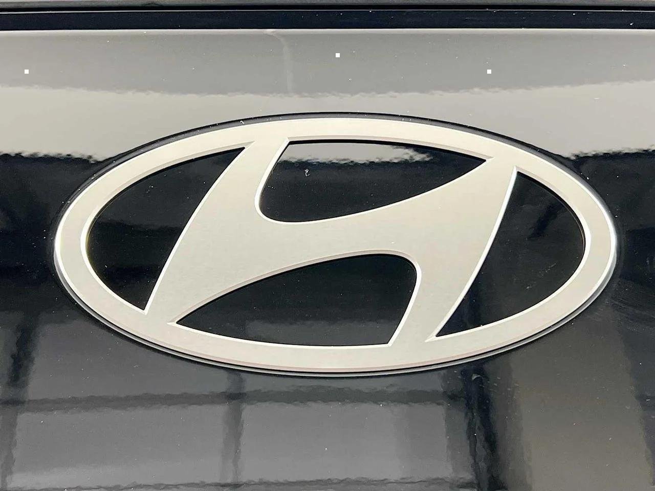 New 2026 Phantom Black Hyundai SE image 19