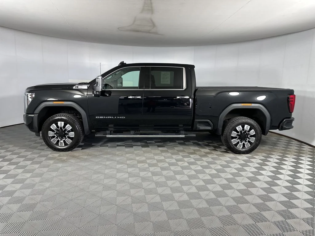 Used 2025 Black GMC Denali image 7