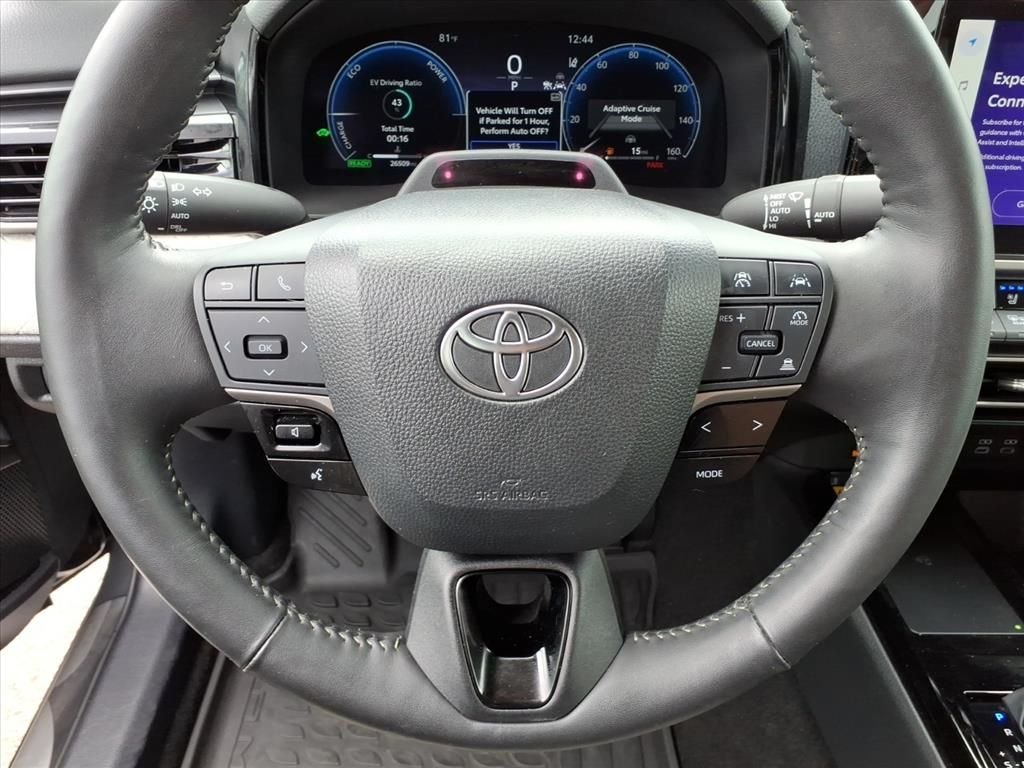 Used 2025  Toyota XLE image 19