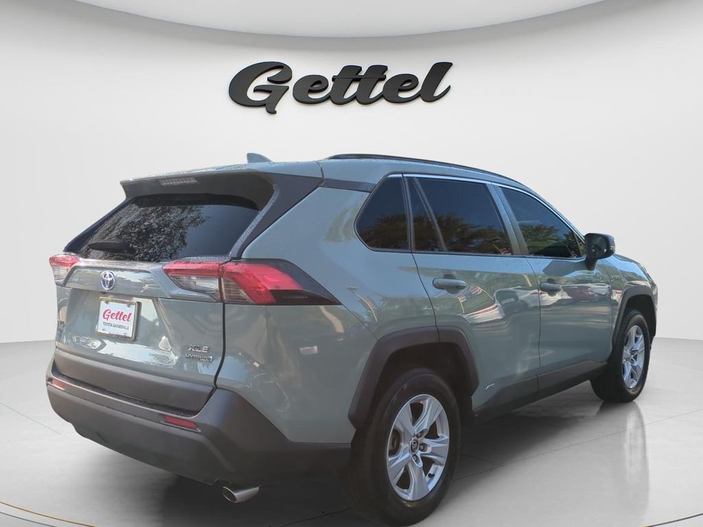Used 2020  Toyota XLE image 5