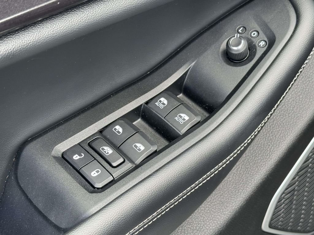 Used 2021 Black Jeep Laredo image 27
