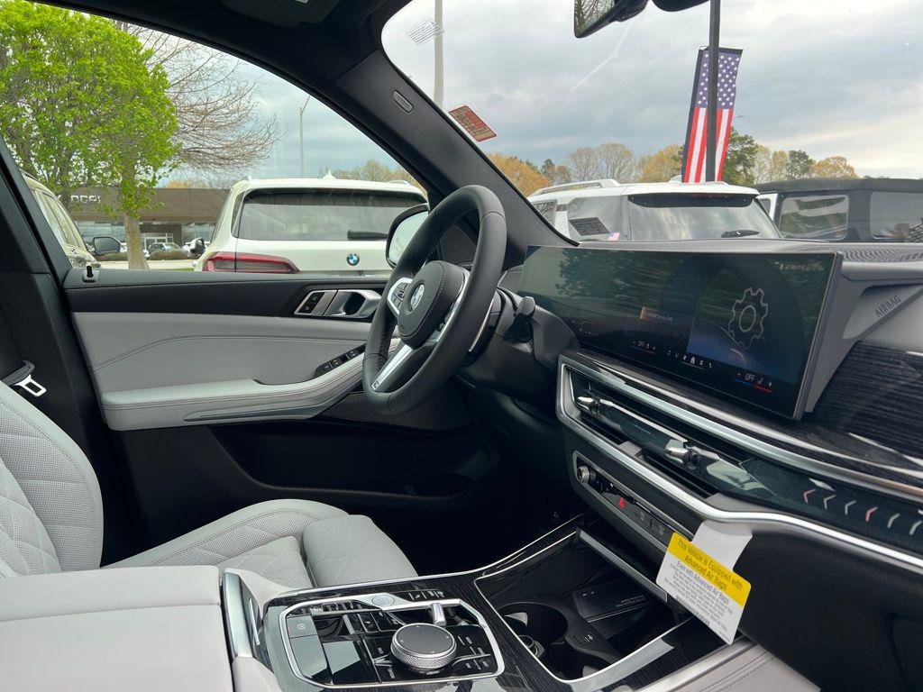 New 2026 Carbon Black Metallic BMW xDrive40i image 28