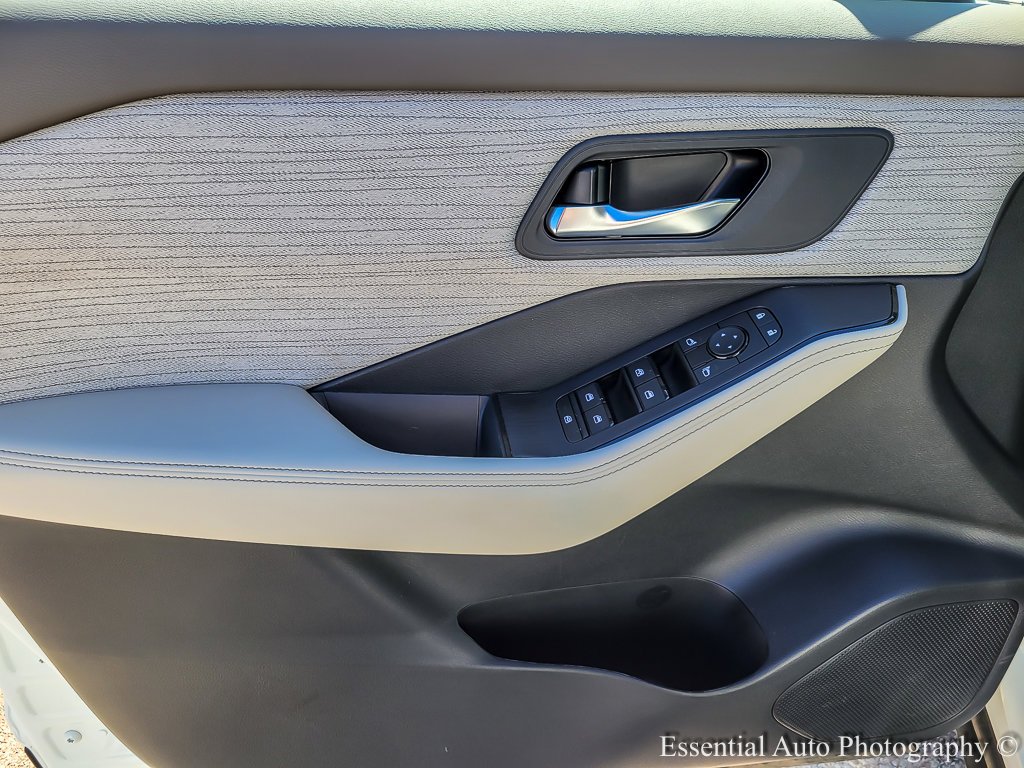 Used 2023 Pearl White Tricoat Nissan SV image 16