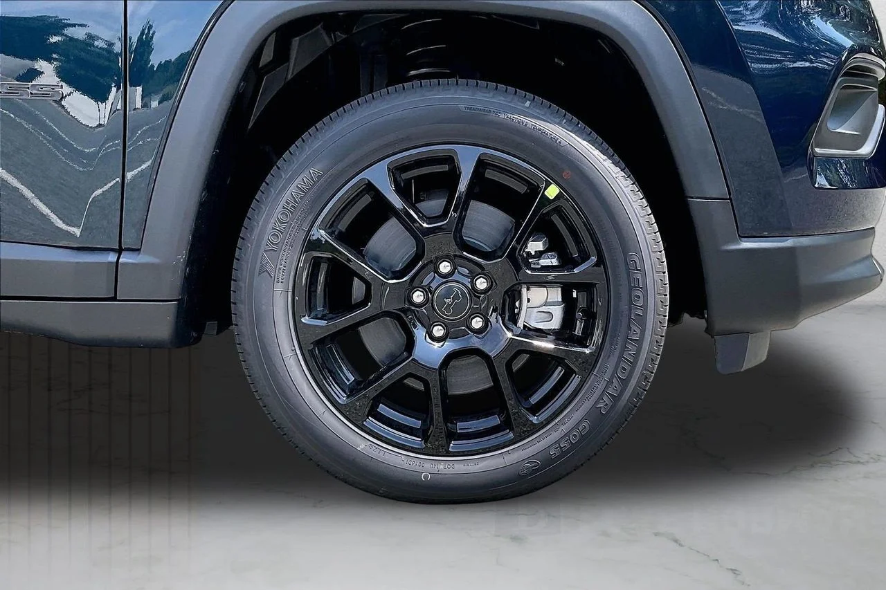 New 2026 Fathom Blue Pearl Coat Jeep Latitude image 27