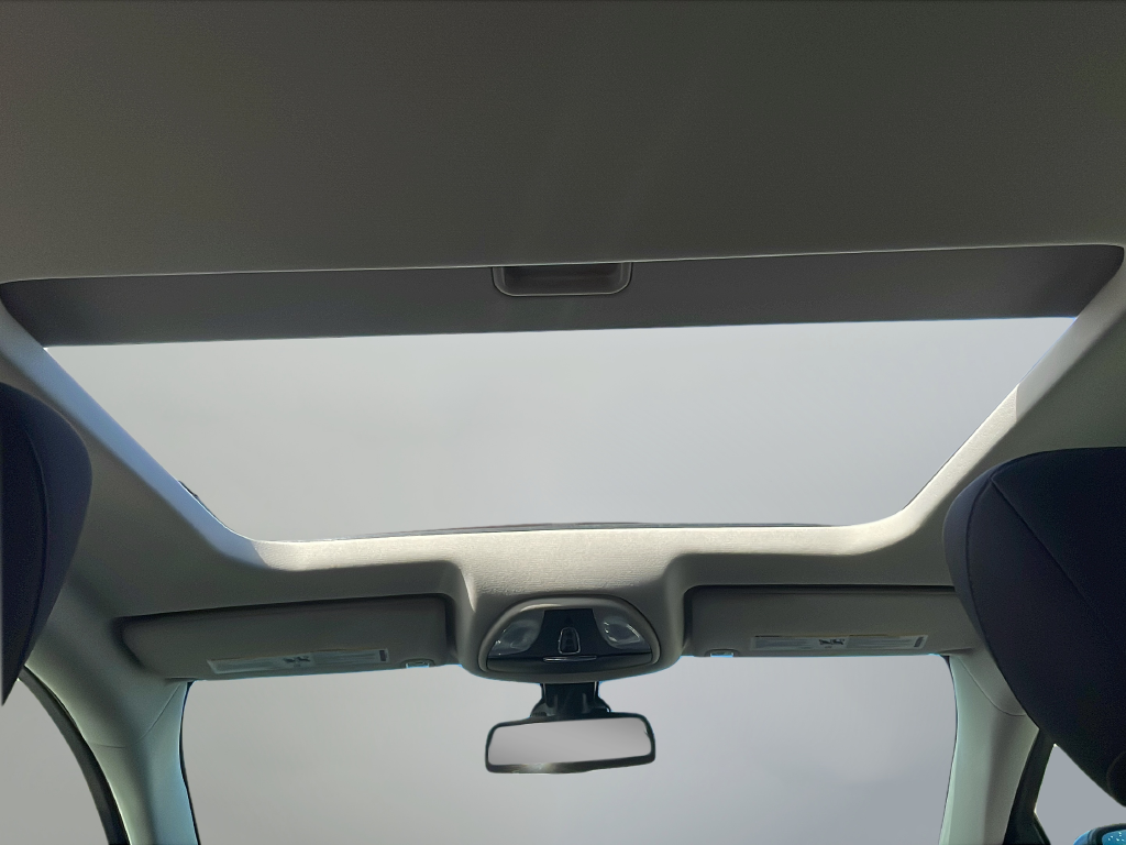 Used 2015 Red Chrysler Limited image 19