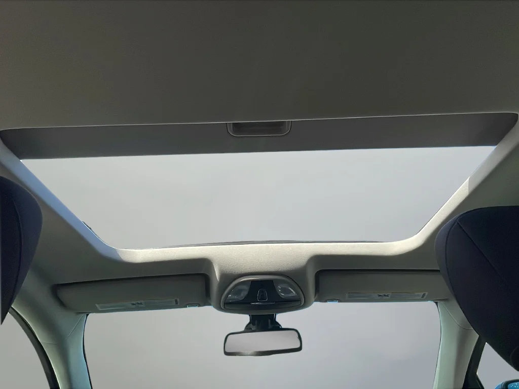 Used 2015 Red Chrysler Limited image 19