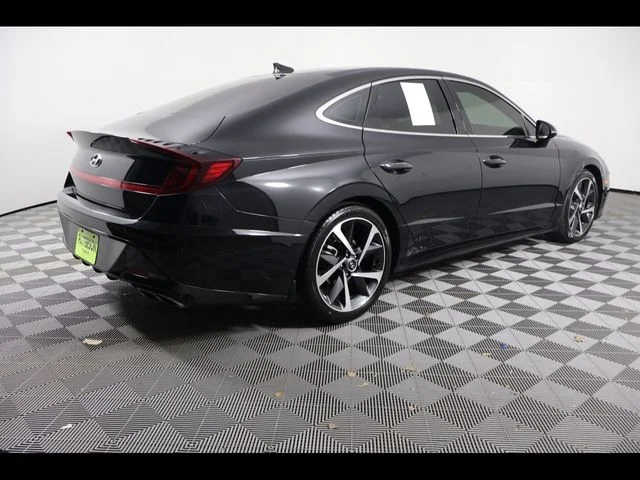 Used 2021 Black Hyundai SEL Plus image 6