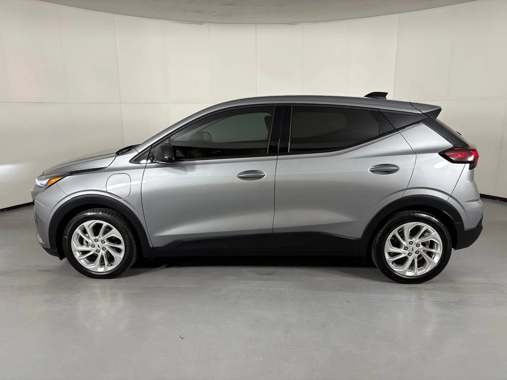 New 2027 Sterling Grey Metallic Chevrolet LT image 6