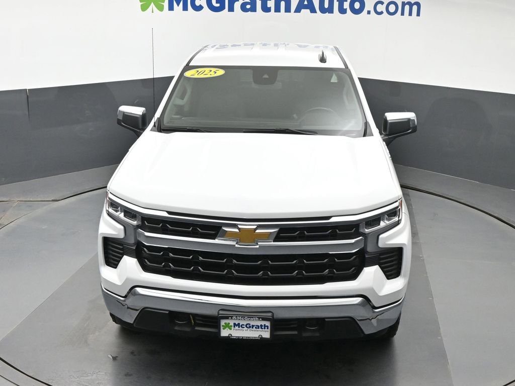 Used 2025 White Chevrolet LT image 27