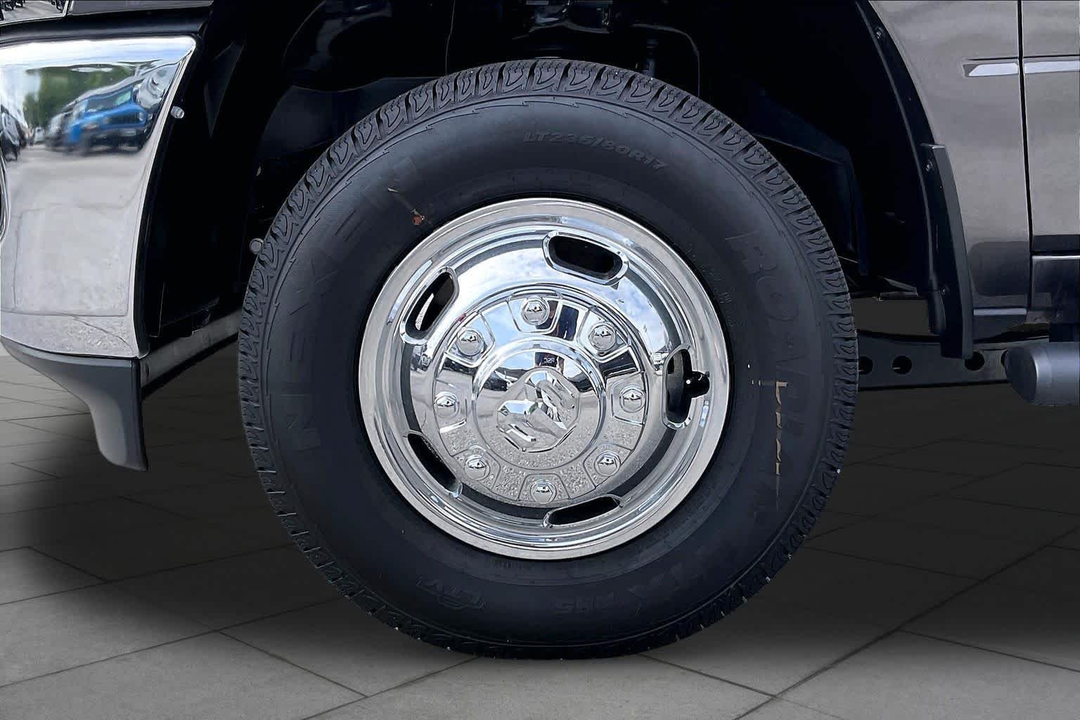 New 2026 Granite Crystal Metallic Clear-Coat Exterior Paint RAM Tradesman image 8