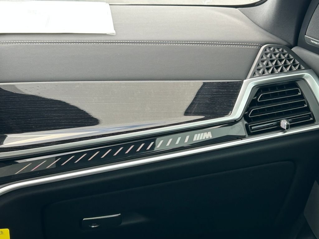 2026 BMW X5 M60i - Photo 26