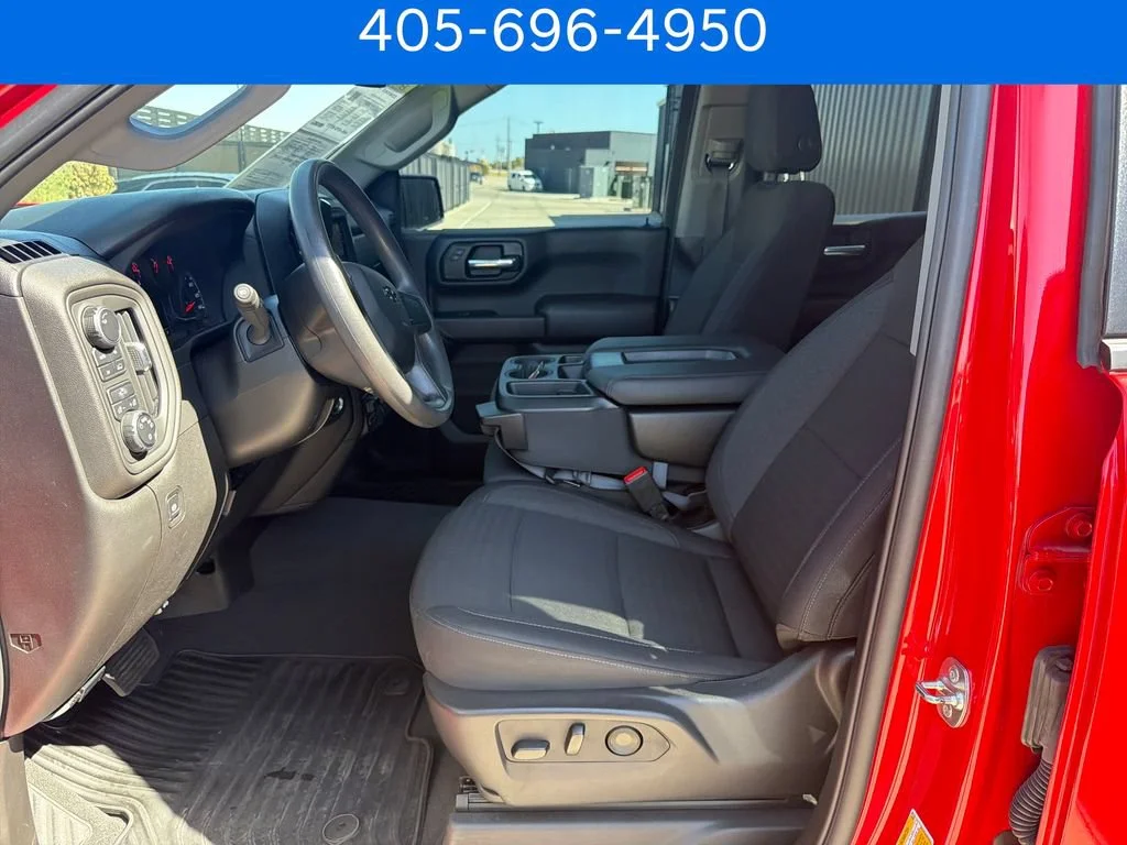 Pre-Owned 2025 Chevrolet Silverado 1500 Custom