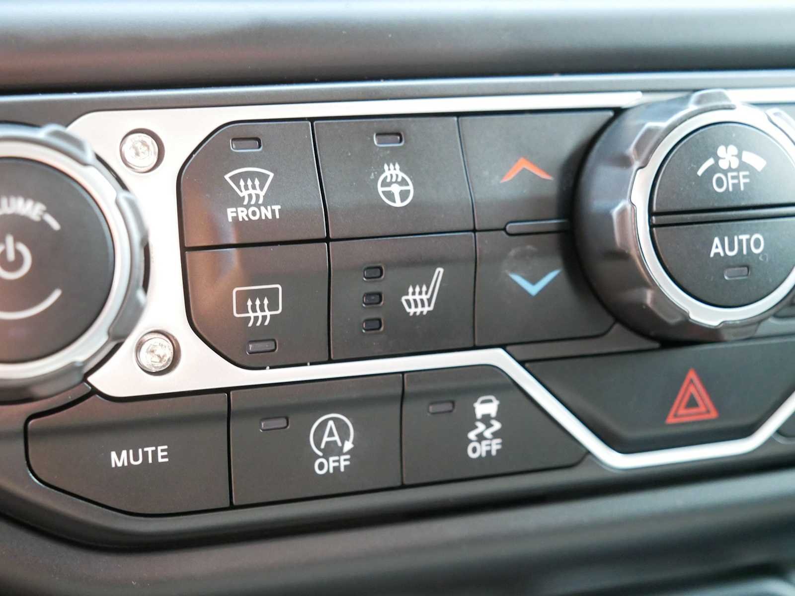 Used 2018 Bright White Jeep Sahara image 32