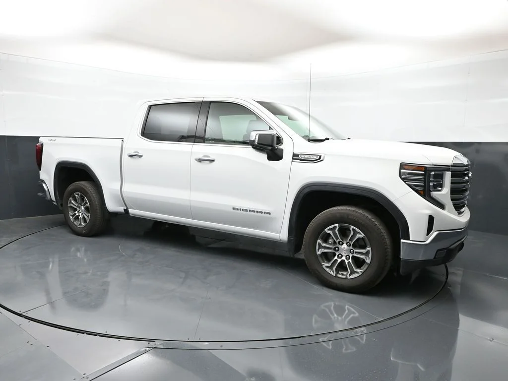 2025 GMC Sierra 4WD Crew Cab Short Box SLT's photo