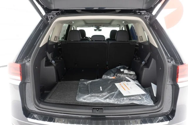 New 2026 Deep Black Pearl Volkswagen 2.0T SE w/Technology image 8