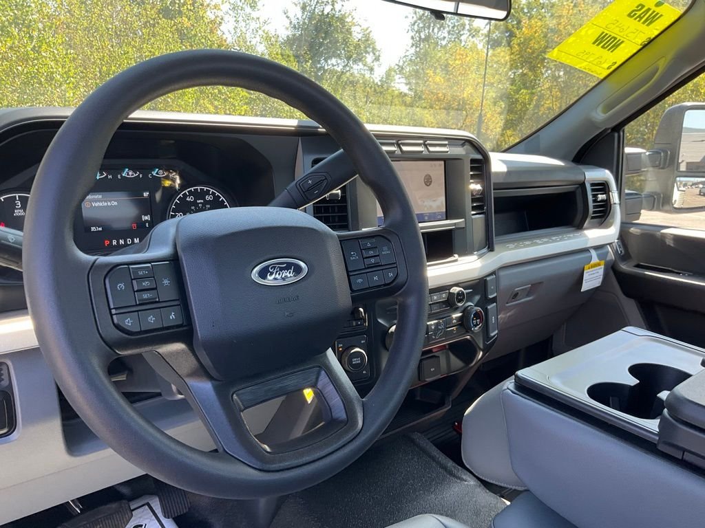 2024 Ford F-350 Super Duty Chassis Cab XL - Photo 39