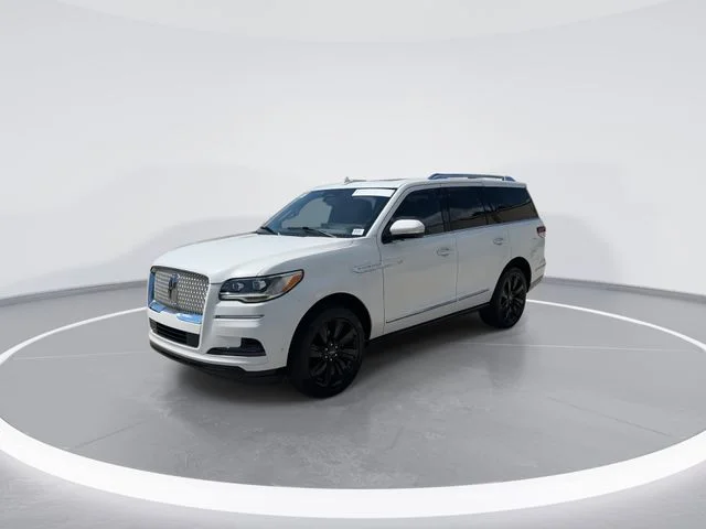 Used 2023 White Lincoln Reserve image 3
