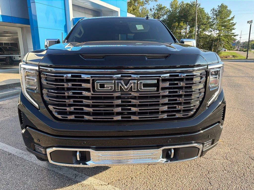 Used 2025 Onyx Black GMC Denali Ultimate image 8