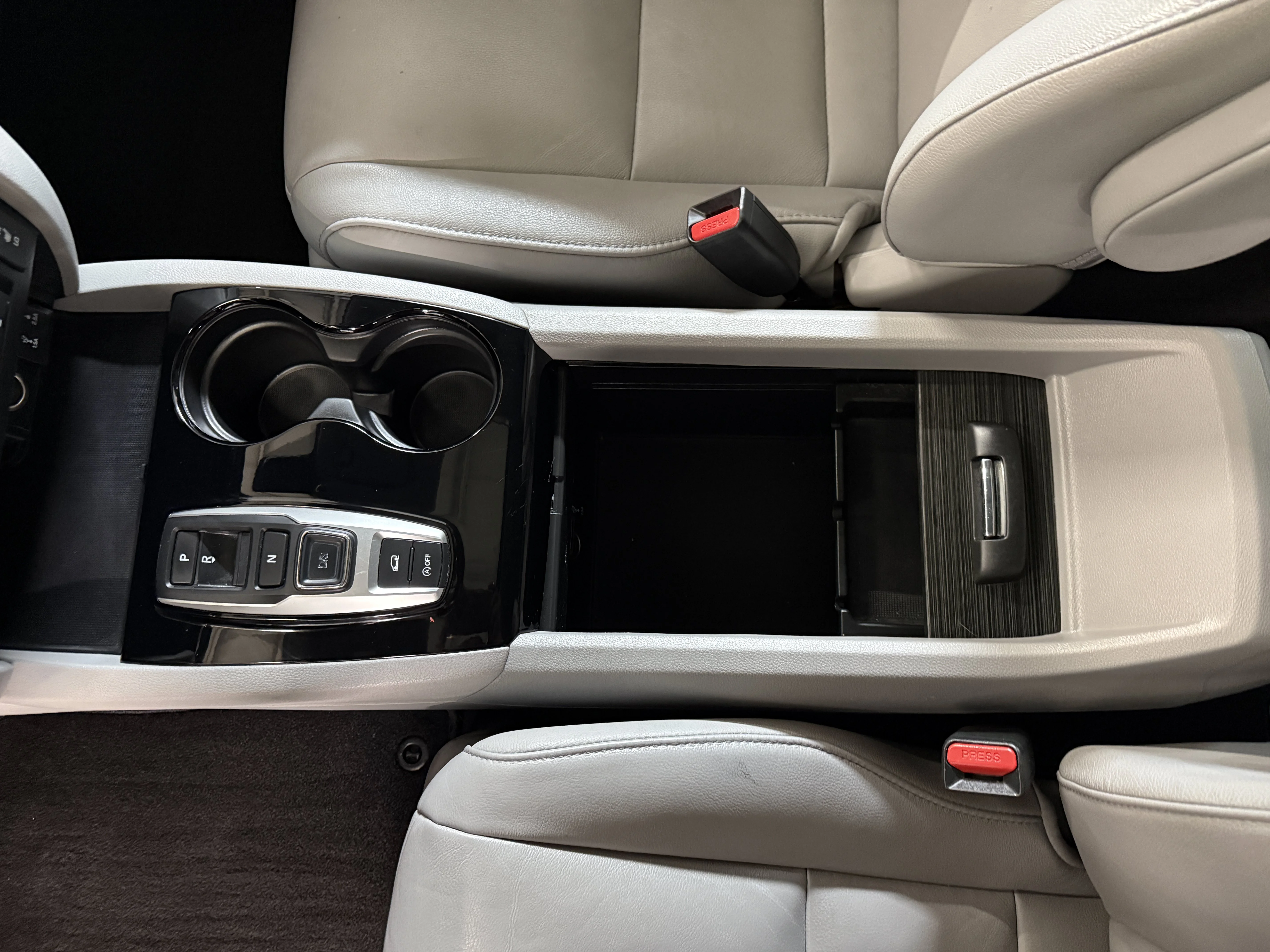 Certified Used 2018 Crystal Black Pearl Honda Touring image 18