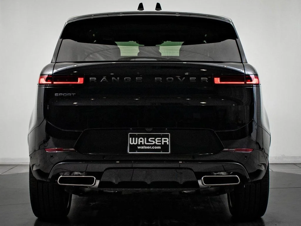 New 2026 Santorini Black Metallic Land Rover Dynamic SE image 7