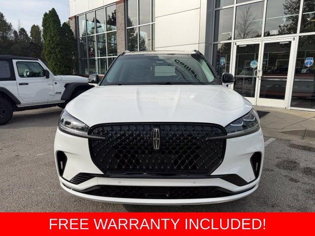 Used 2025 White Lincoln Reserve image 2