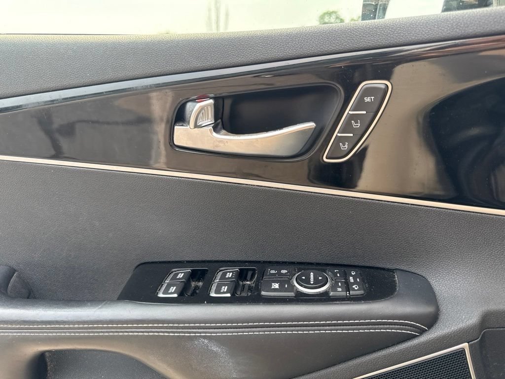 Used 2018 Titanium Silver Kia SX Limited V6 image 23