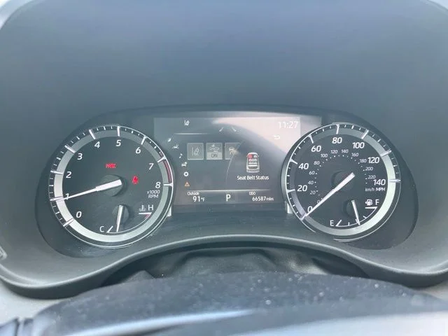 Used 2021 Silver Toyota XLE image 9