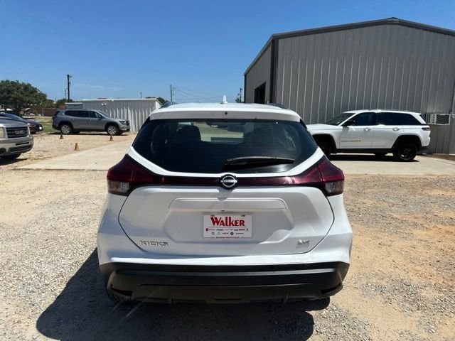 Used 2023 White Nissan SR image 11