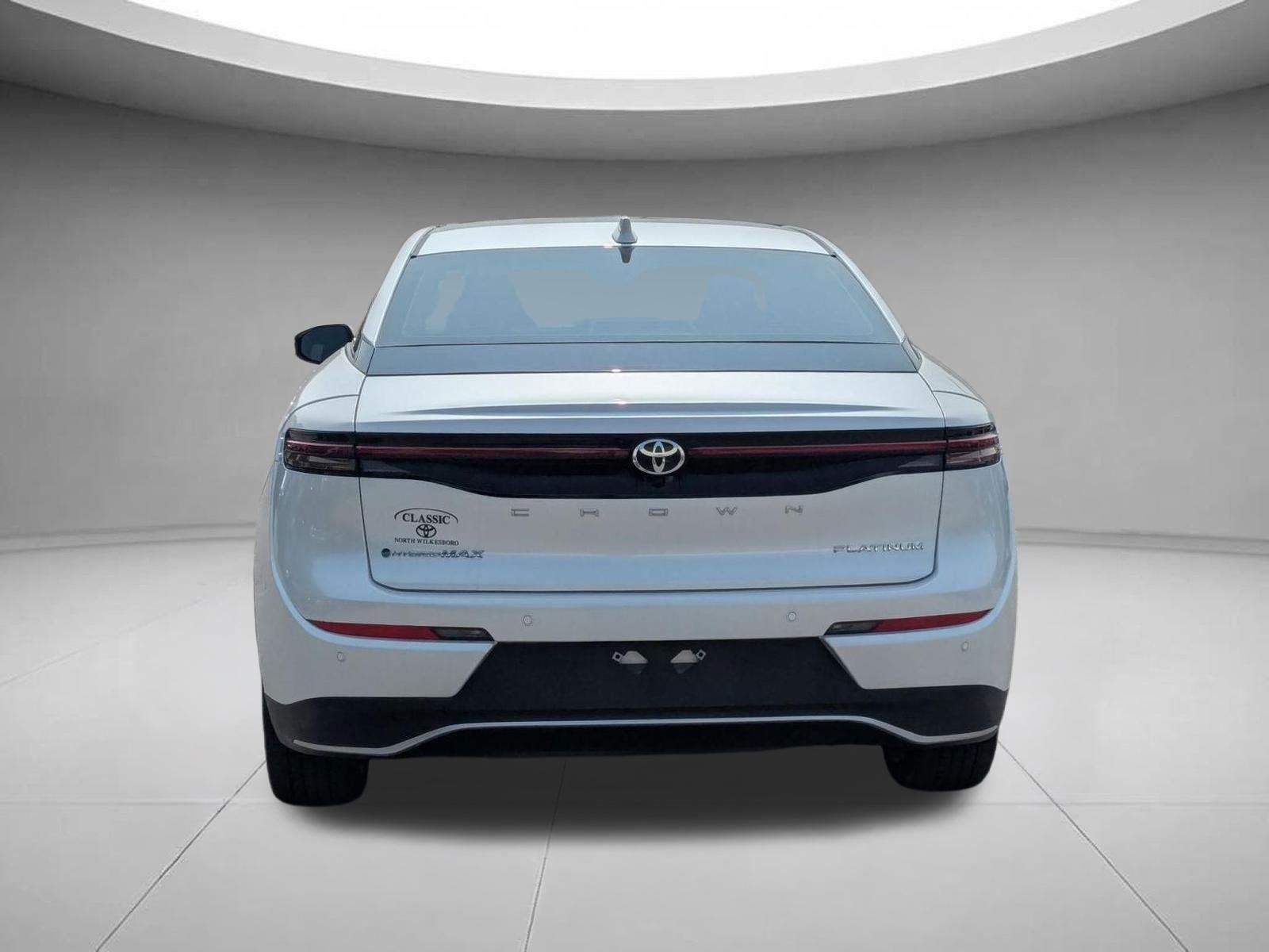 Used 2025 Oxygen White Toyota Platinum image 6