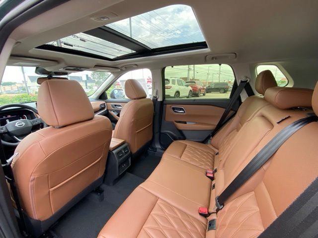 New 2026 Everest White Pearl TriCoat / Super Black Two-tone Nissan Platinum image 17