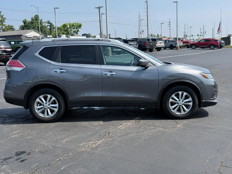 Used 2016 Nissan Rogue SV with VIN 5N1AT2MT5GC810708 for sale in Waterloo, IL