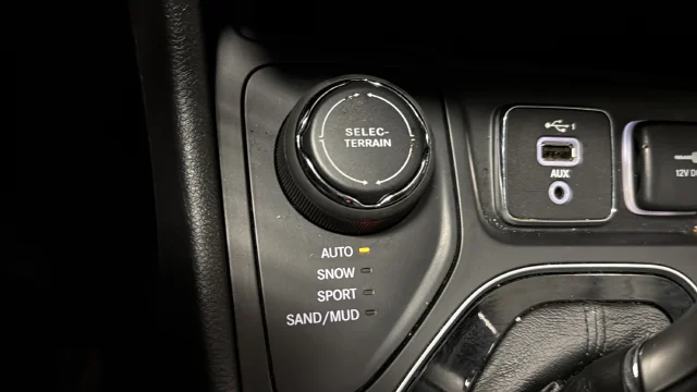 Used 2023 Diamond Black Jeep Altitude image 37