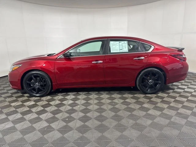 Used 2017 Scarlet Ember Nissan 2.5 SR image 7