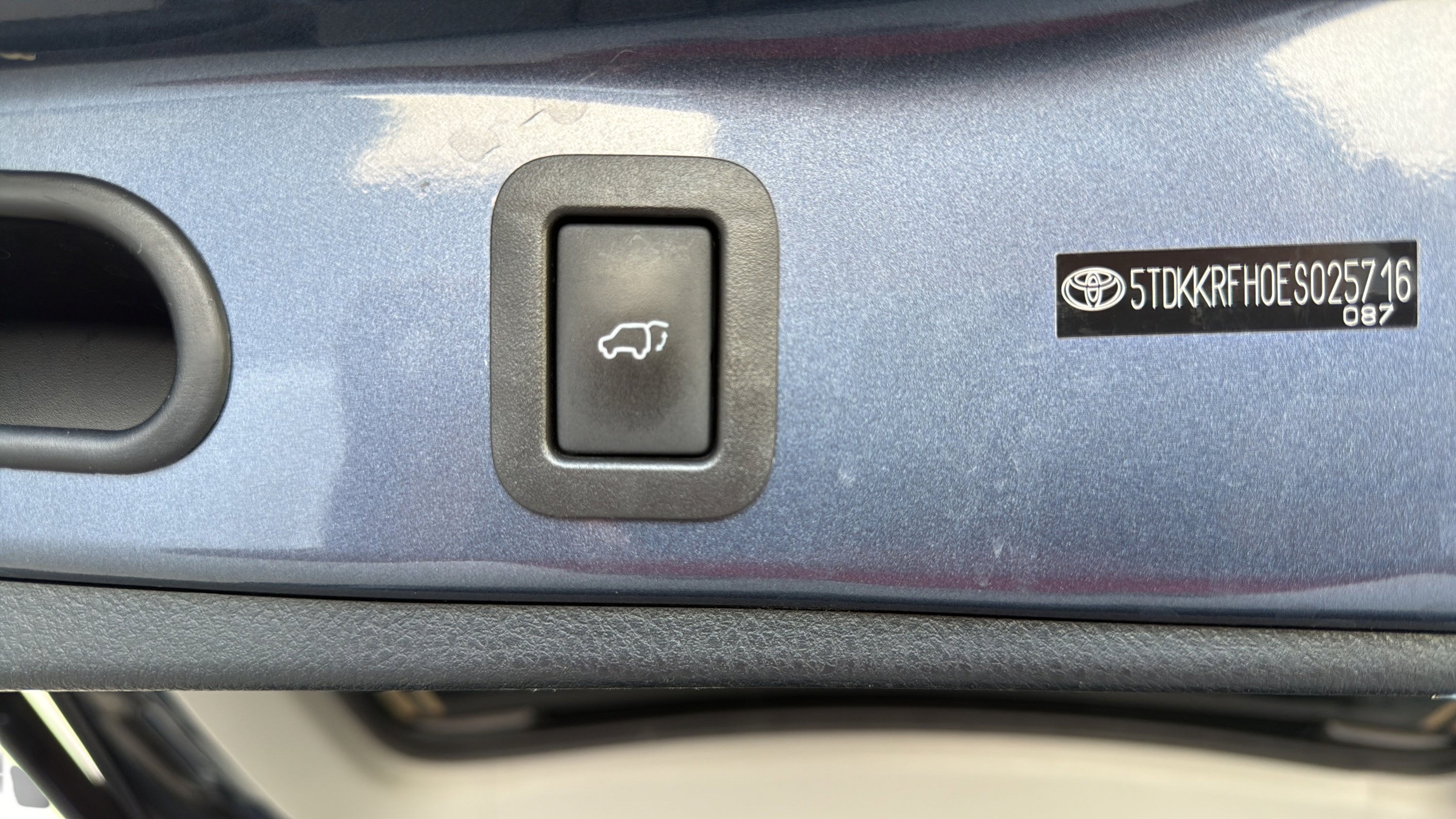 Used 2014 Attitude Black Metallic Toyota XLE image 41
