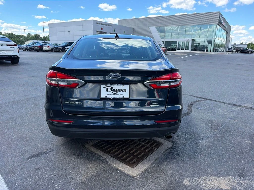 Used 2020 Blue Ford SE image 3