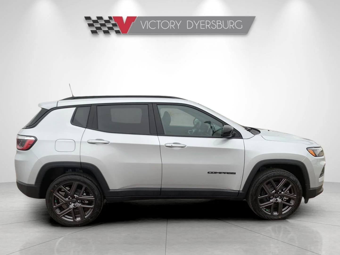 New 2026 Silver Zynith Metallic Clear-Coat Exterior Paint Jeep Latitude image 9
