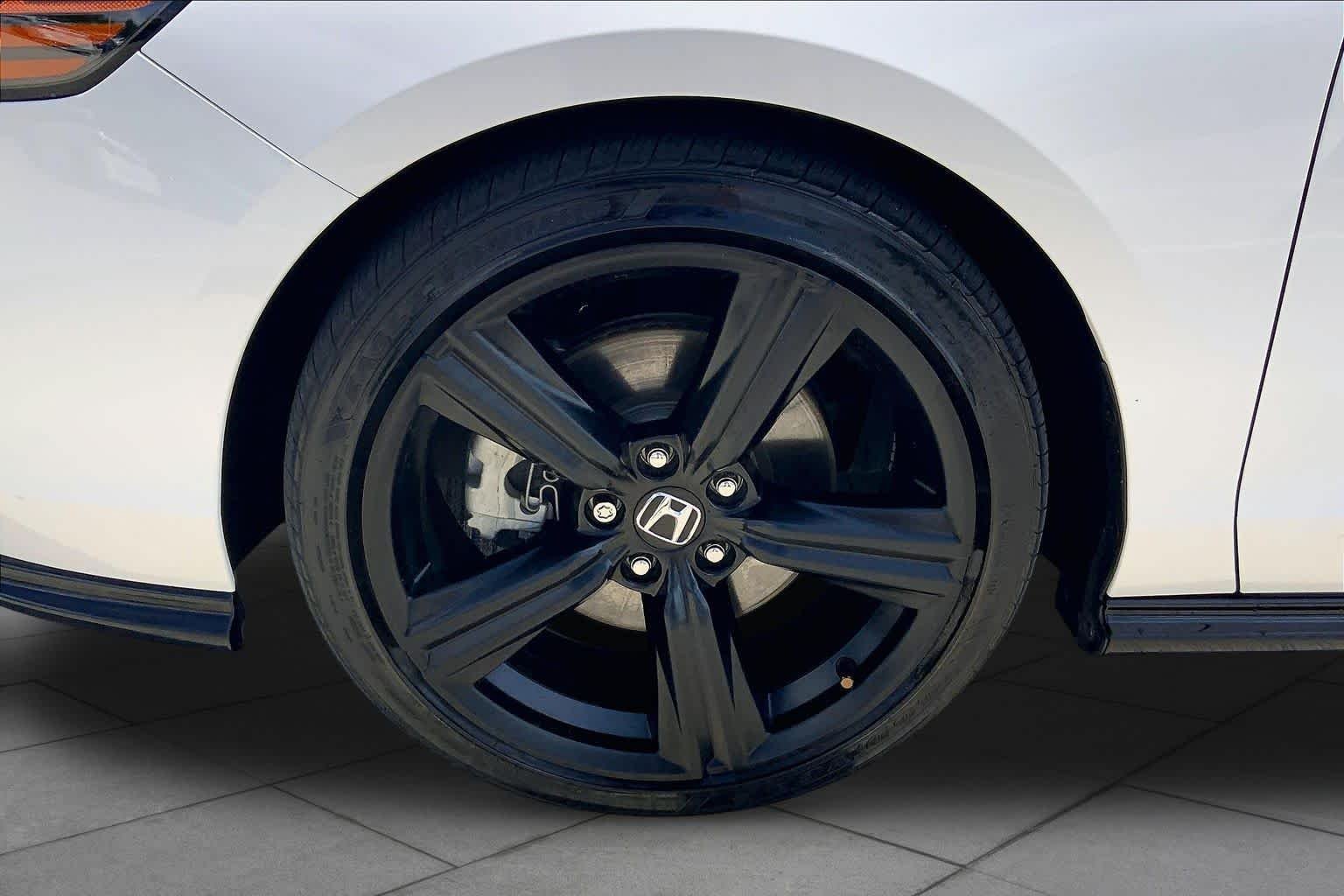 Used 2025 Platinum White Pearl Honda Sport-L image 11